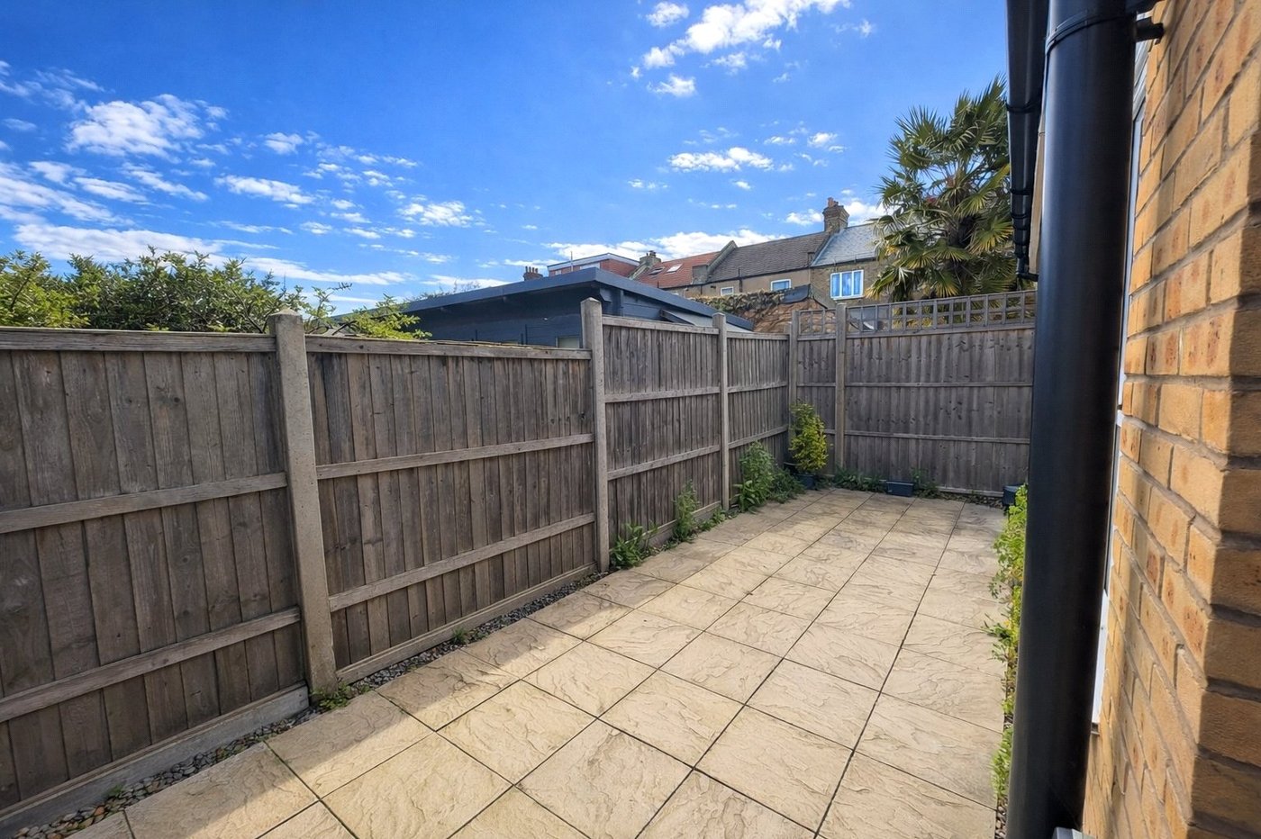 1 bedroom house for sale in London | Robinson Jackson