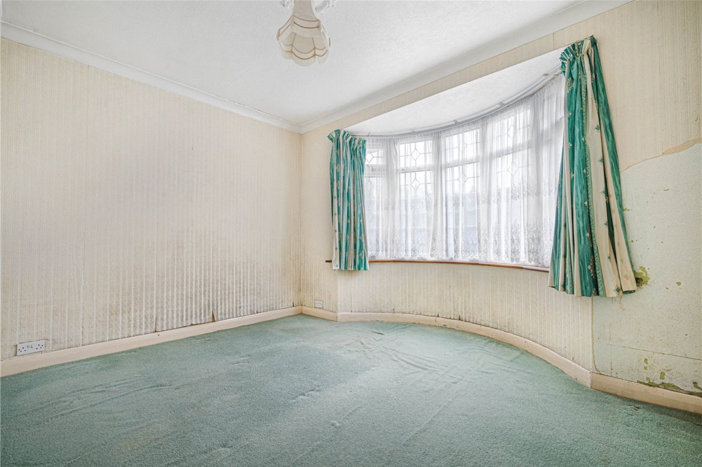 2 bedroom bungalow for sale in Orpington | Robinson Jackson