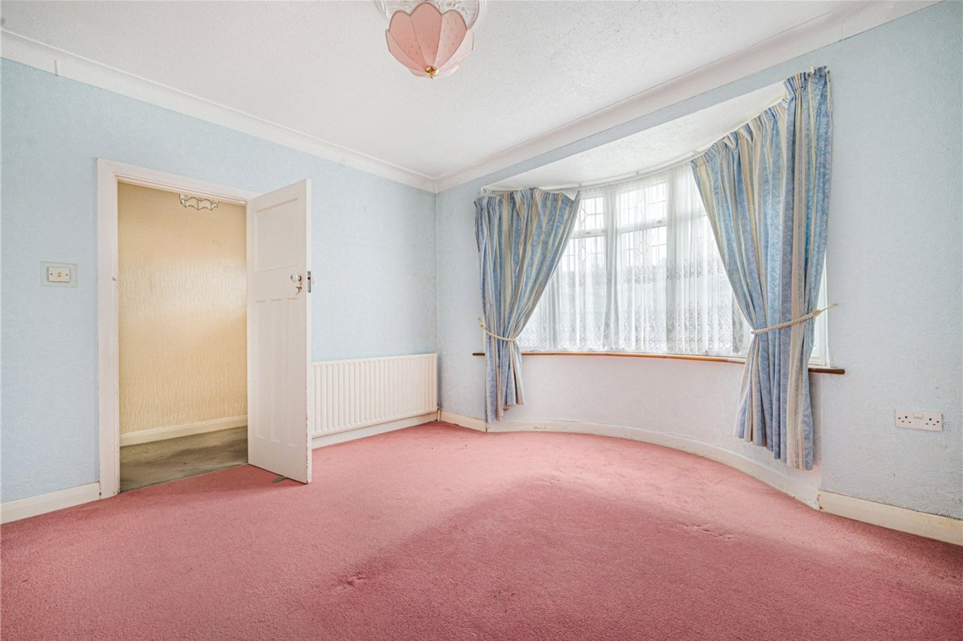 2 bedroom bungalow for sale in Orpington | Robinson Jackson