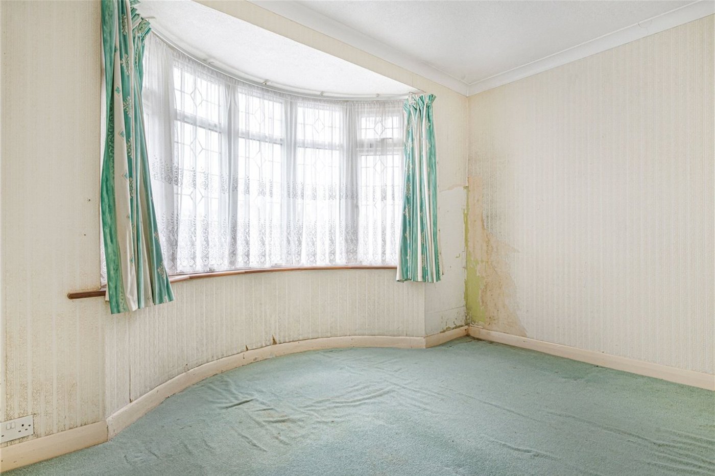 2 bedroom bungalow for sale in Orpington | Robinson Jackson