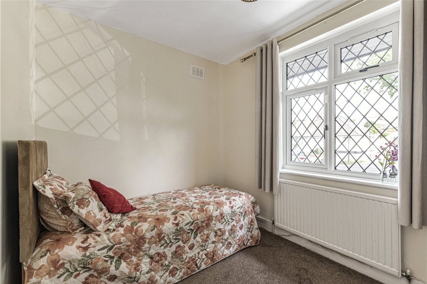 2 bedroom bungalow for sale in South Orpington | Robinson Jackson