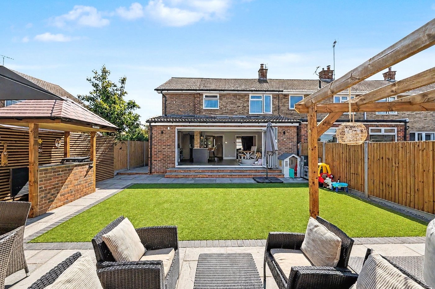 4 bedroom house for sale in Rainham | Robinson Michael & Jackson