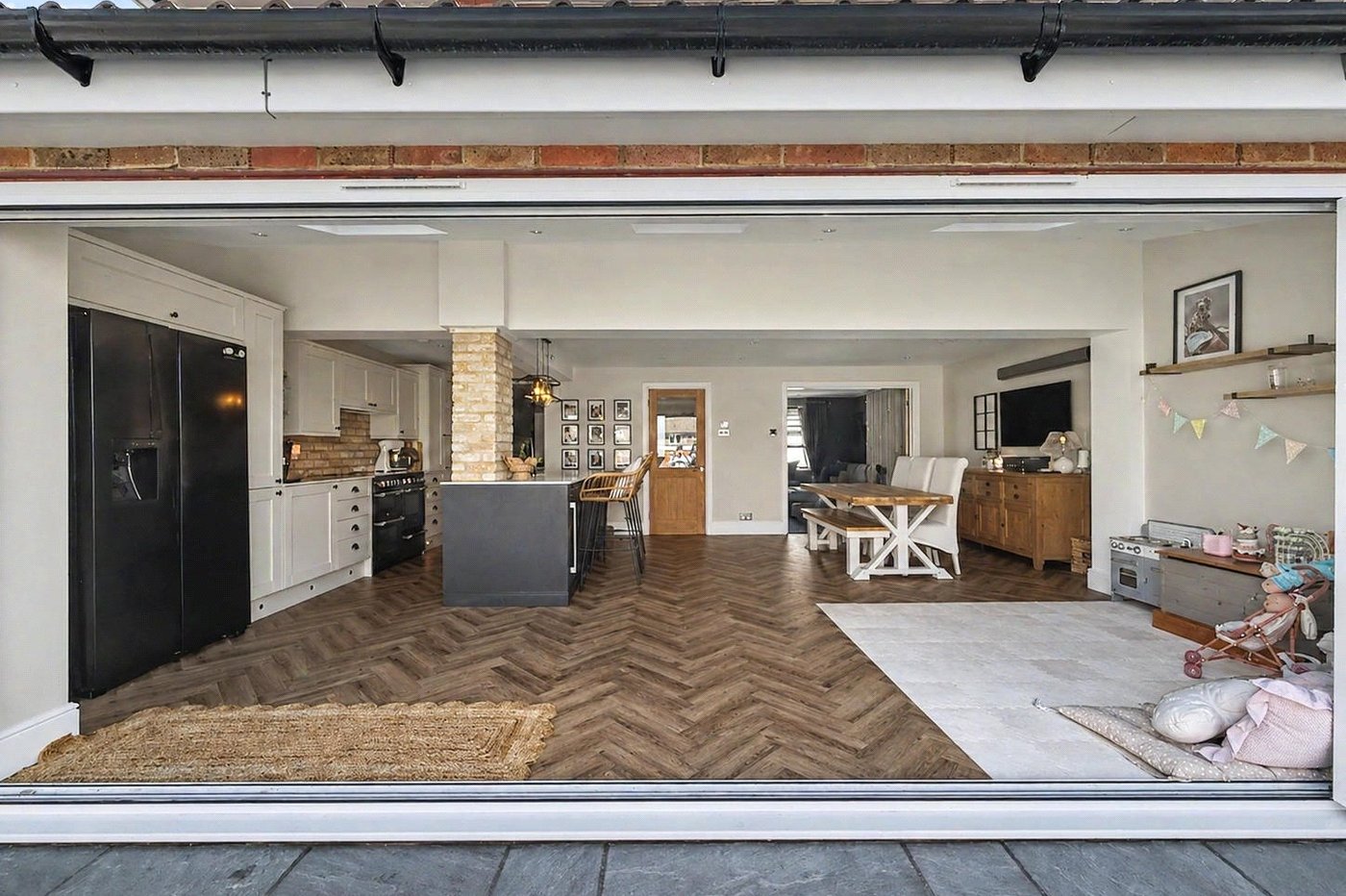4 bedroom house for sale in Rainham | Robinson Michael & Jackson