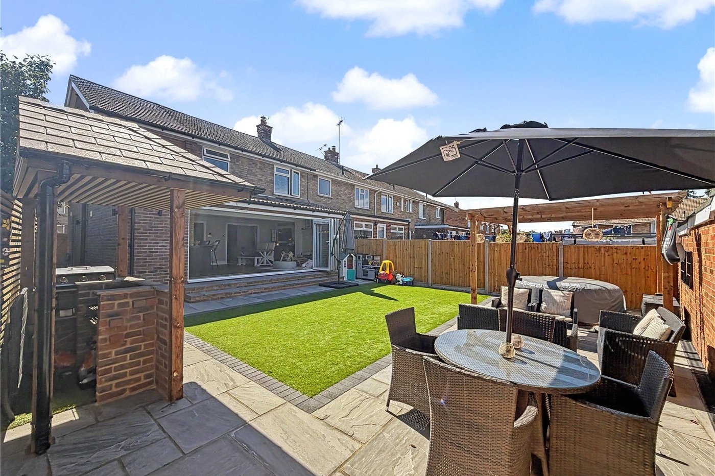 4 bedroom house for sale in Rainham | Robinson Michael & Jackson
