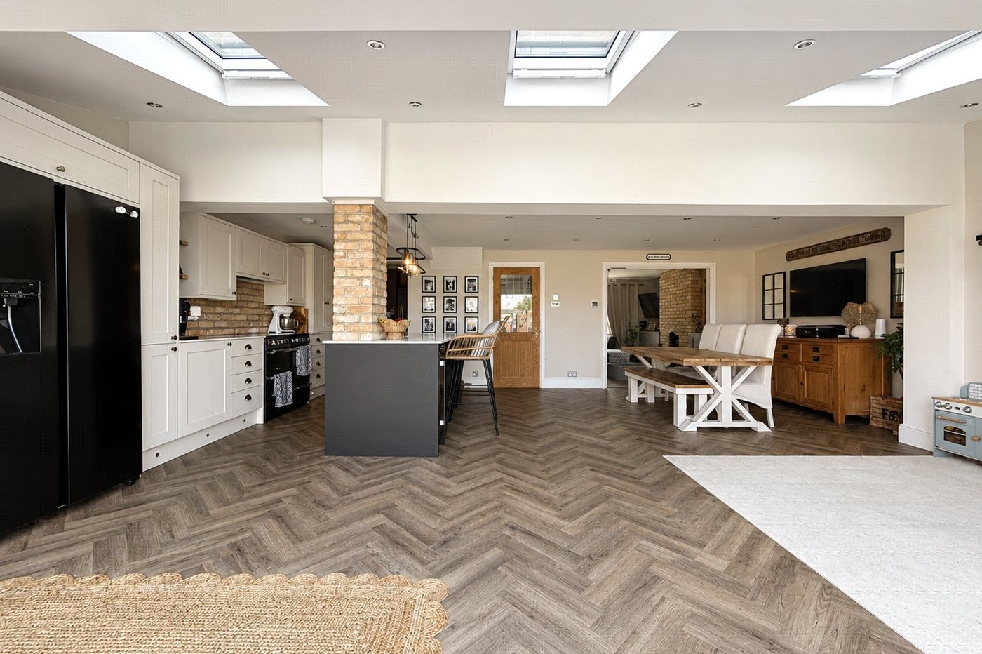 4 bedroom house for sale in Rainham | Robinson Michael & Jackson