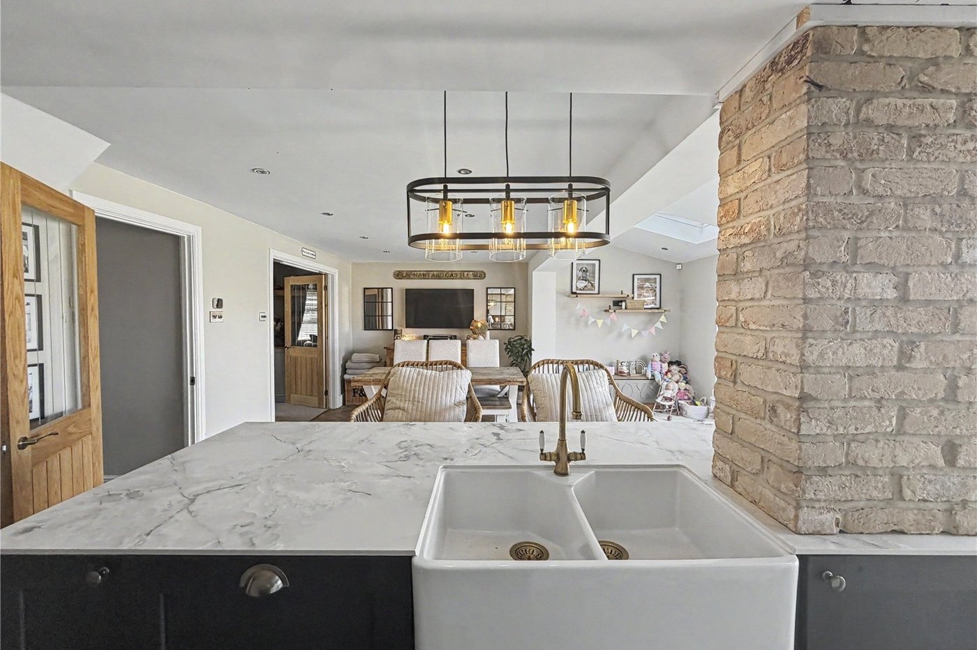 4 bedroom house for sale in Rainham | Robinson Michael & Jackson