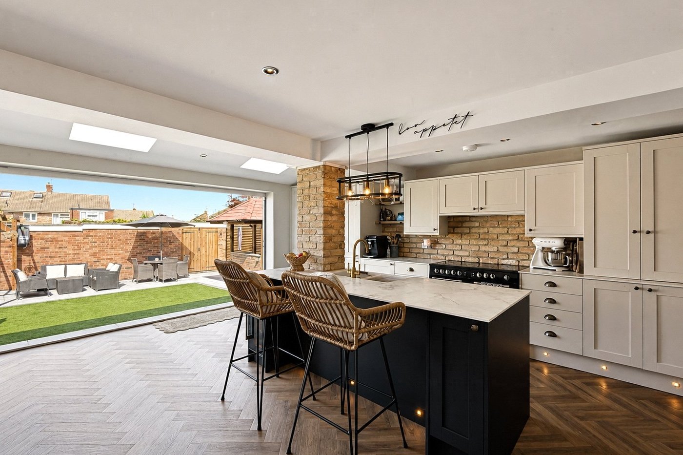 4 bedroom house for sale in Rainham | Robinson Michael & Jackson