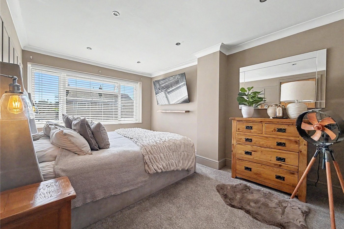 4 bedroom house for sale in Rainham | Robinson Michael & Jackson