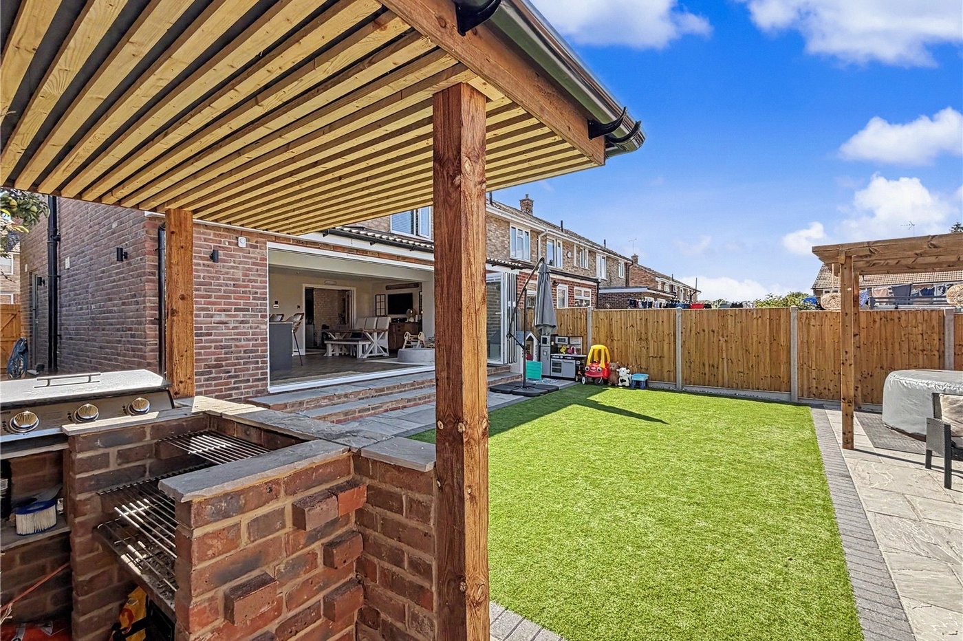 4 bedroom house for sale in Rainham | Robinson Michael & Jackson