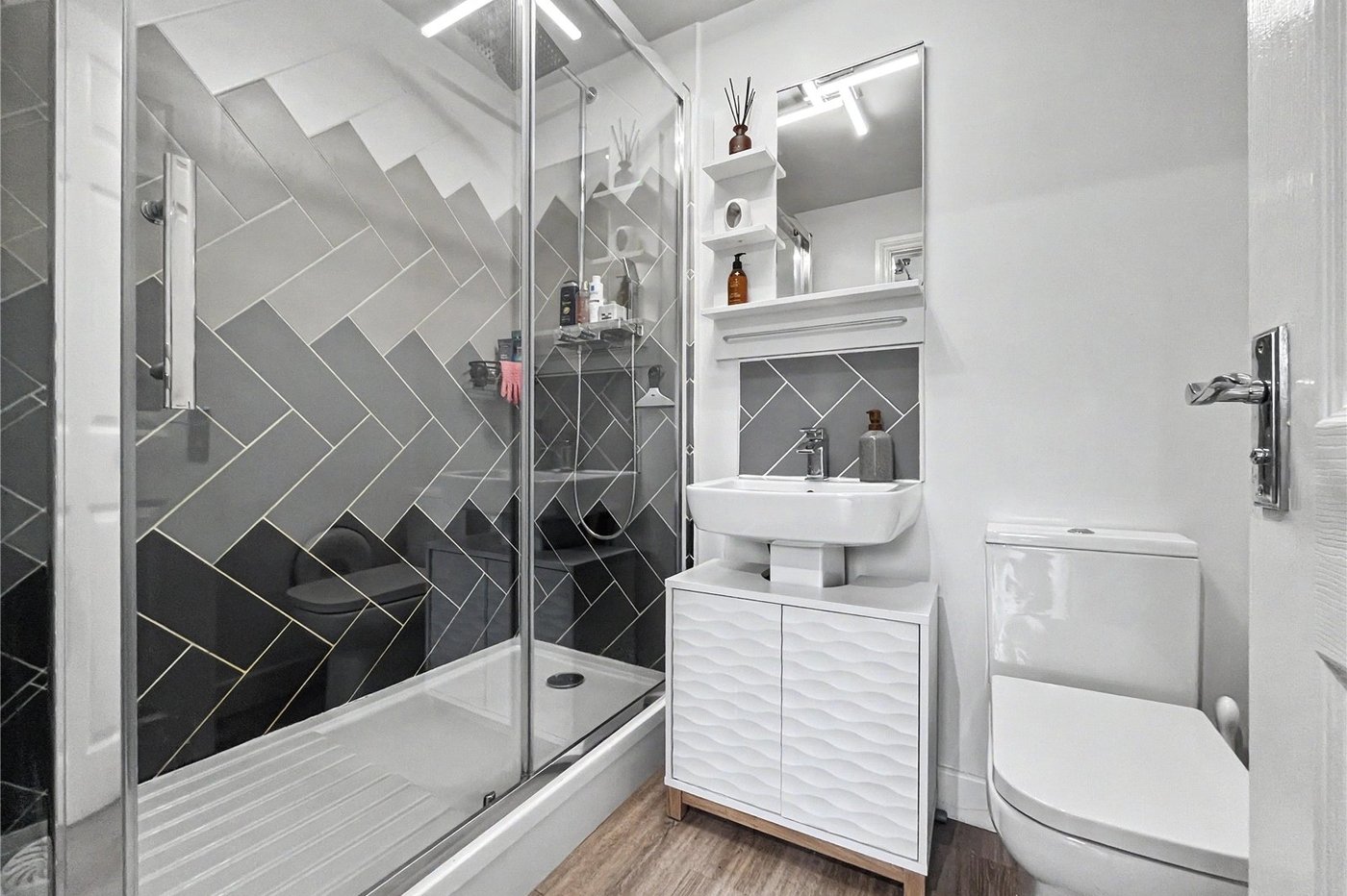 4 bedroom house for sale in Rainham | Robinson Michael & Jackson