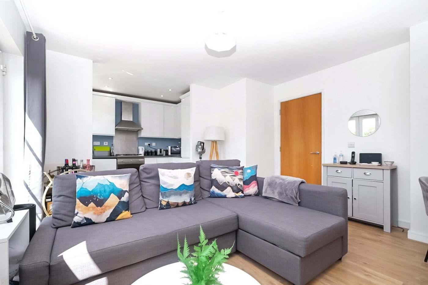 2 bedroom property for sale in Greenhithe | Robinson Jackson
