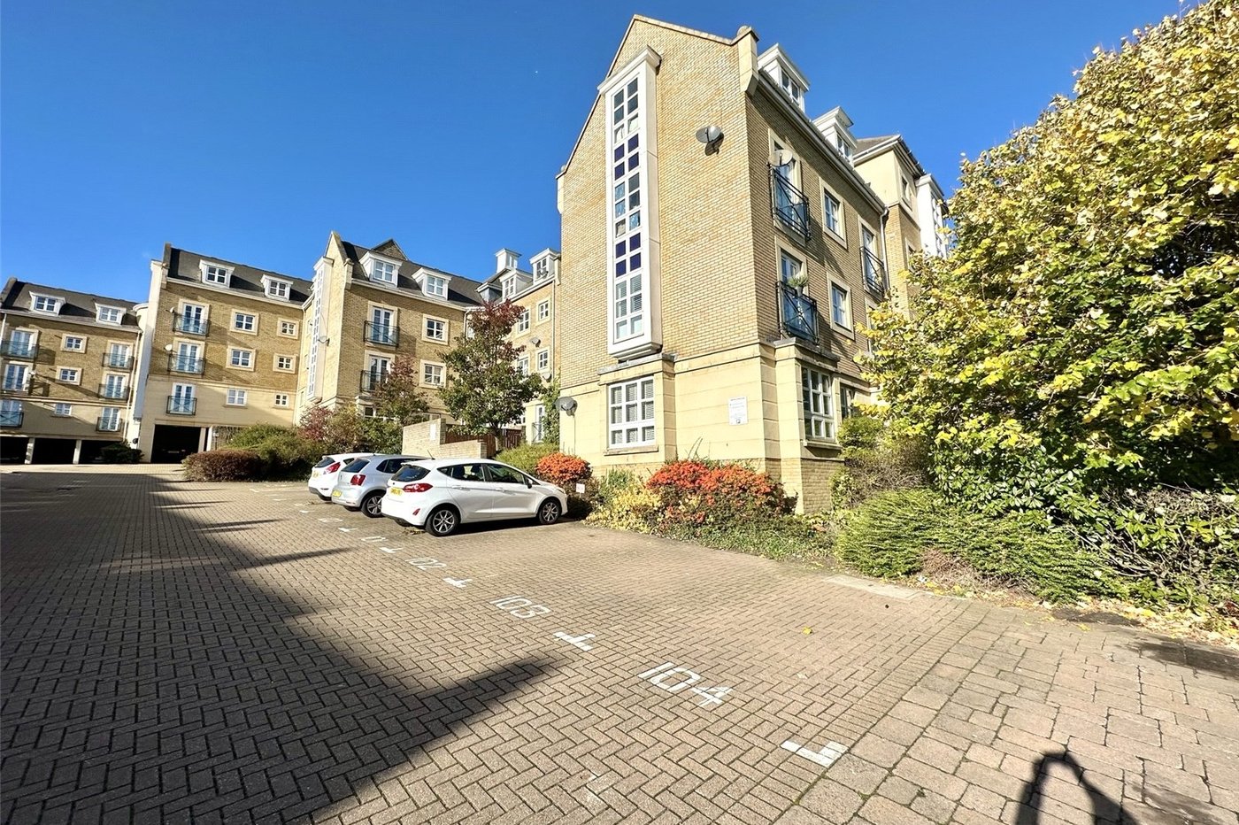 1 bedroom property for sale in Greenhithe | Robinson Jackson