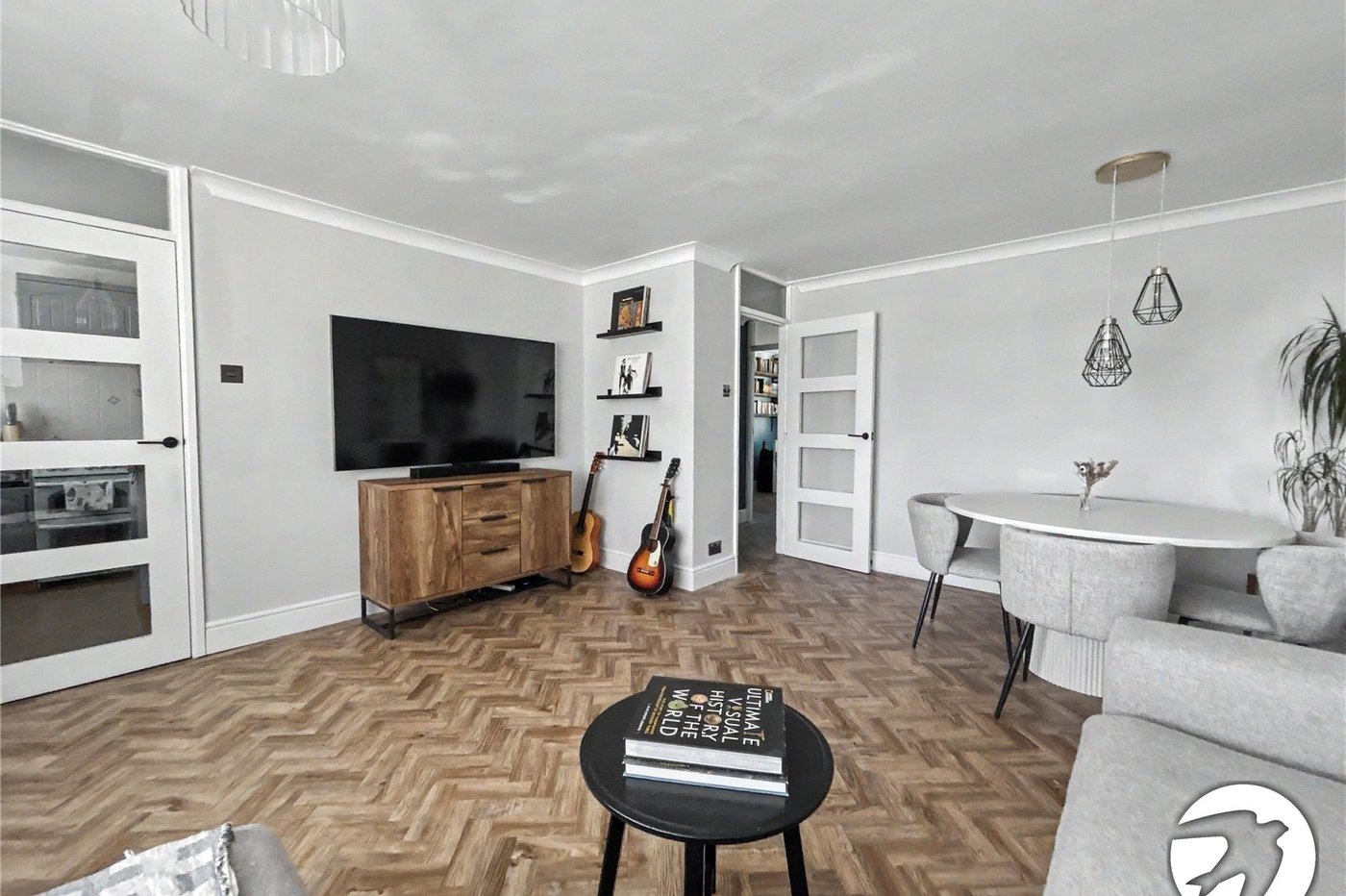 2 bedroom property for sale in Fairfield Close | Robinson Jackson