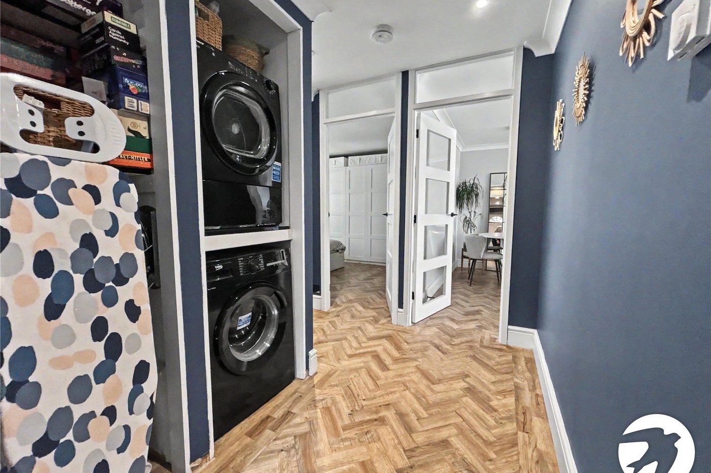 2 bedroom property for sale in Fairfield Close | Robinson Jackson