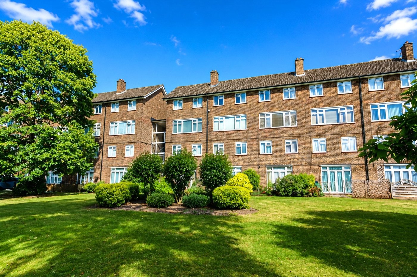 2 bedroom property for sale in London | Robinson Jackson