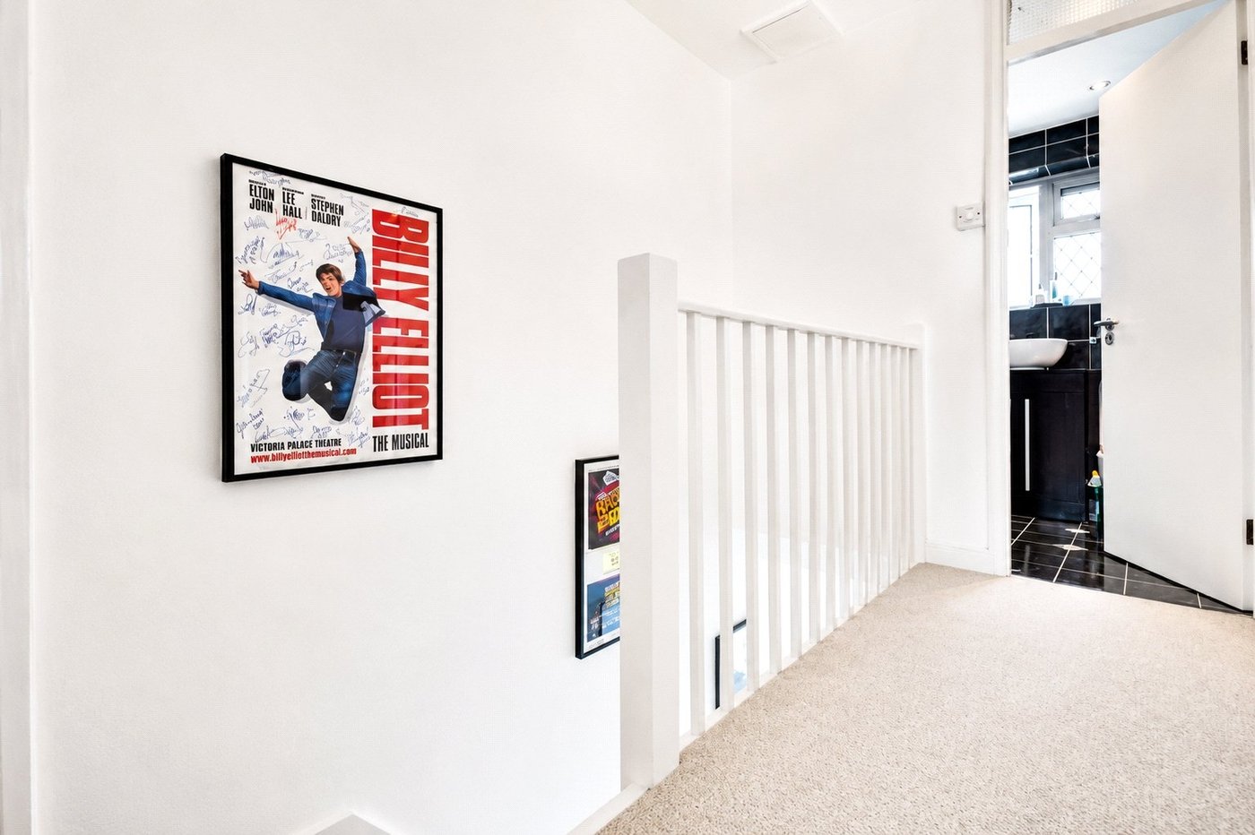 2 bedroom property for sale in London | Robinson Jackson
