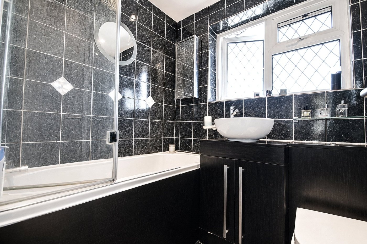 2 bedroom property for sale in London | Robinson Jackson