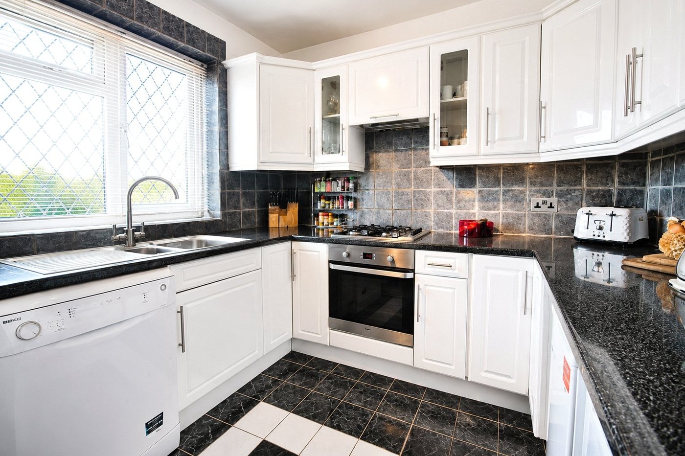 2 bedroom property for sale in London | Robinson Jackson