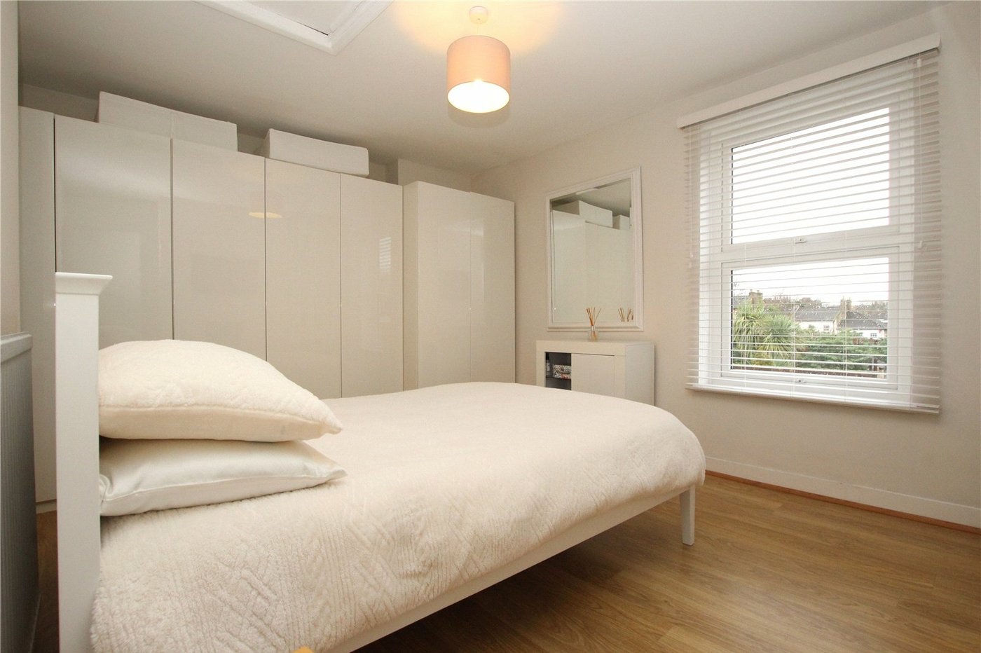 2 bedroom house for sale in Woolwich | Robinson Jackson