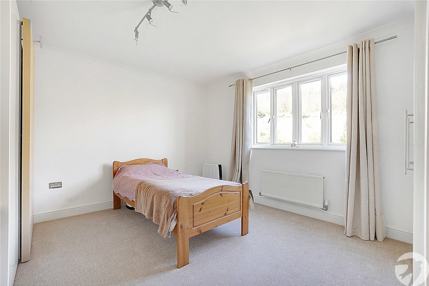 4 bedroom house for sale in Upnor | Robinson Michael & Jackson