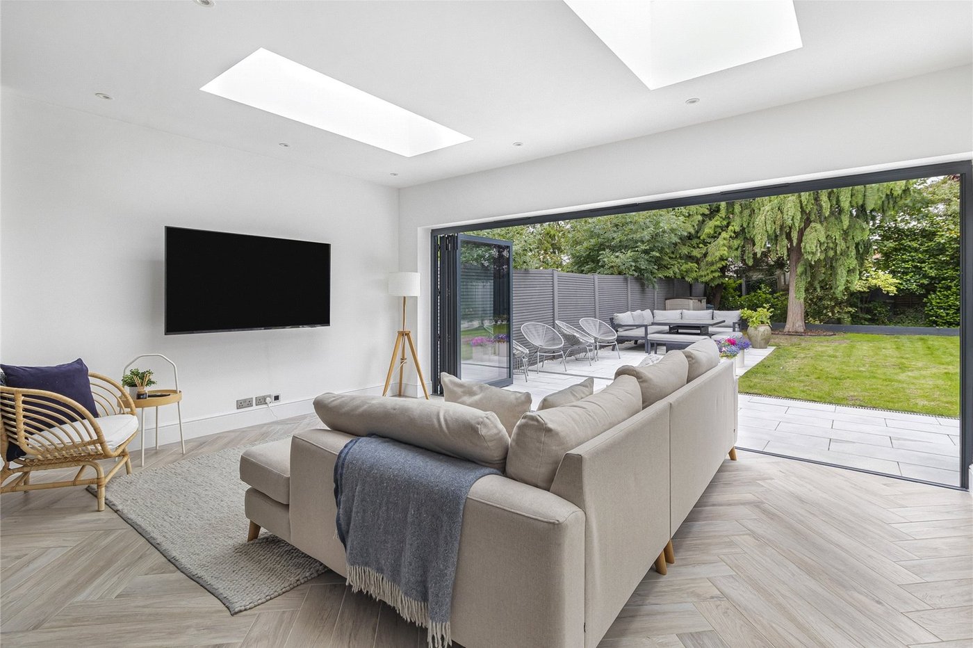 5 bedroom house for sale in South Welling | Robinson Jackson