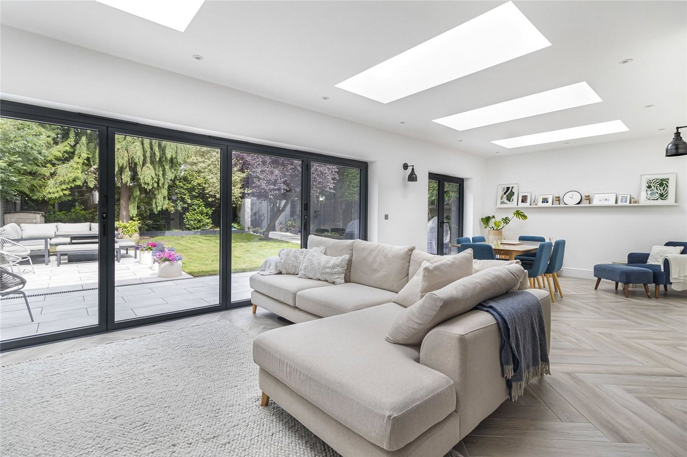 5 bedroom house for sale in South Welling | Robinson Jackson