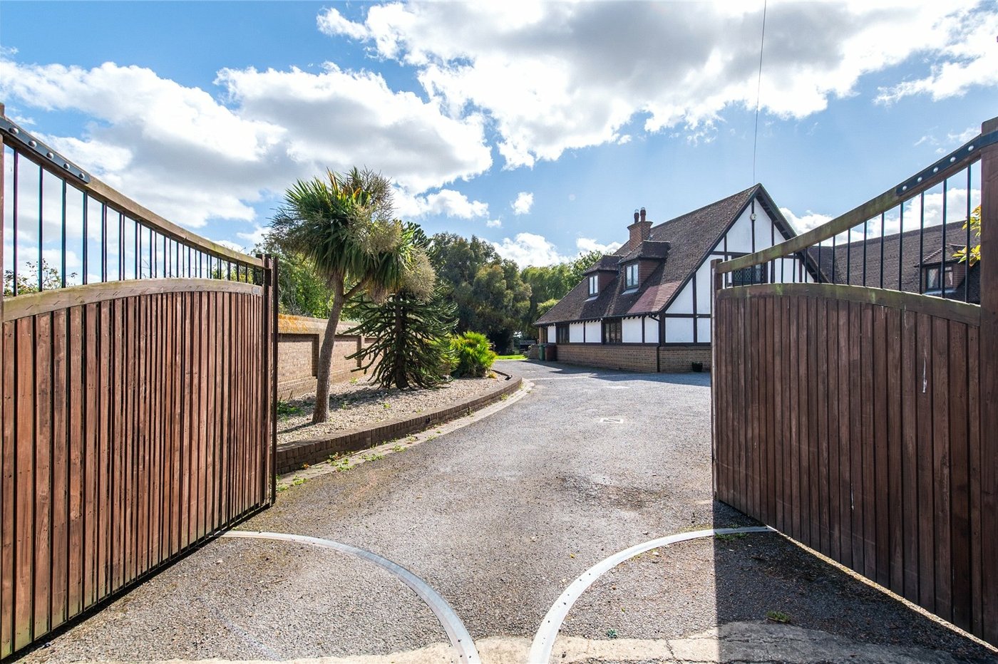 6 bedroom house for sale in High Halstow | Robinson Michael & Jackson