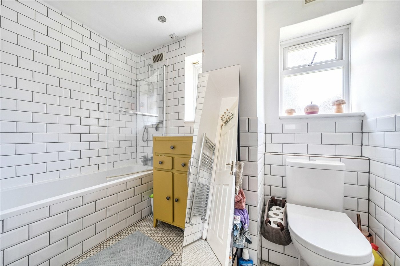 2 bedroom property for sale in London | Robinson Jackson