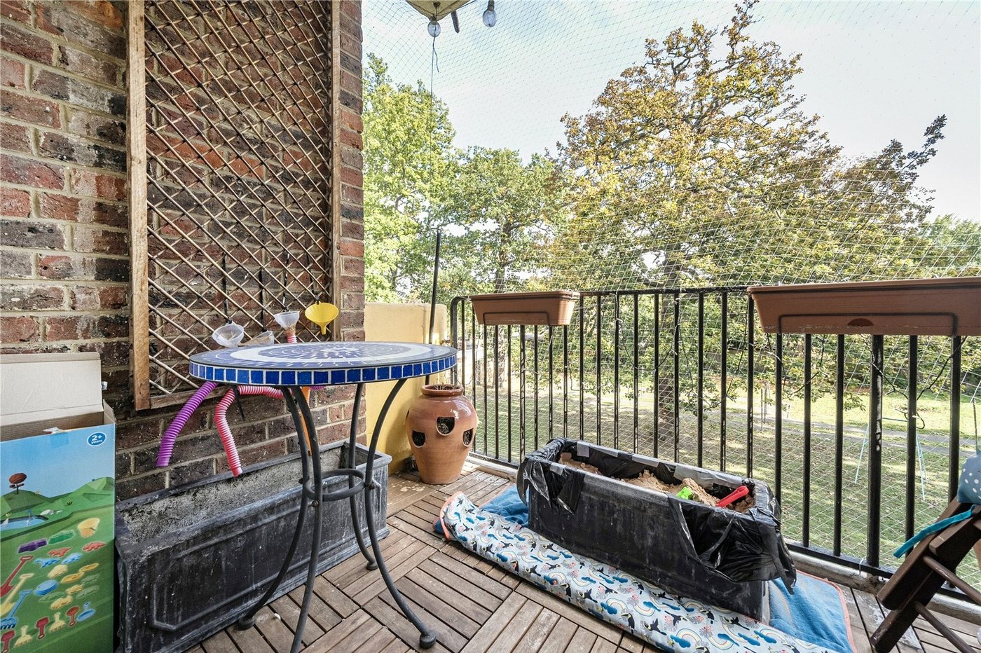 2 bedroom property for sale in London | Robinson Jackson