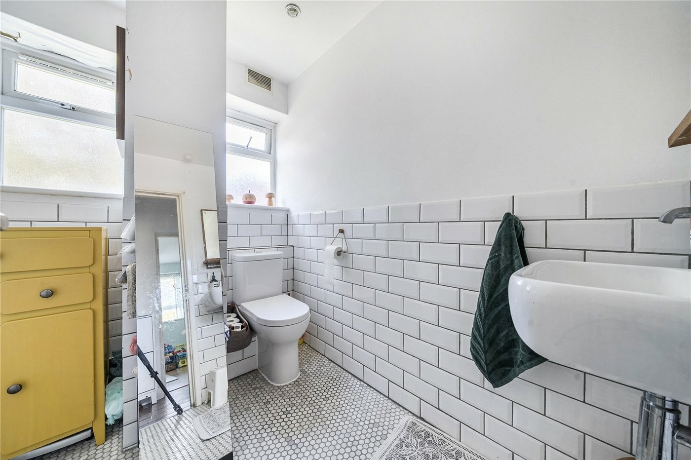 2 bedroom property for sale in London | Robinson Jackson