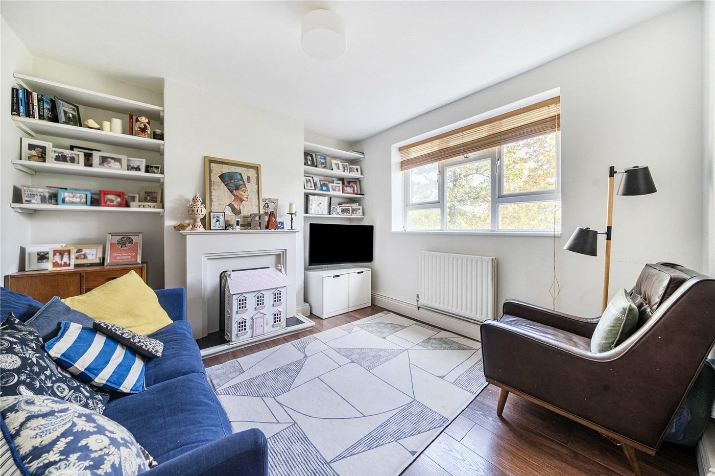 2 bedroom property for sale in London | Robinson Jackson