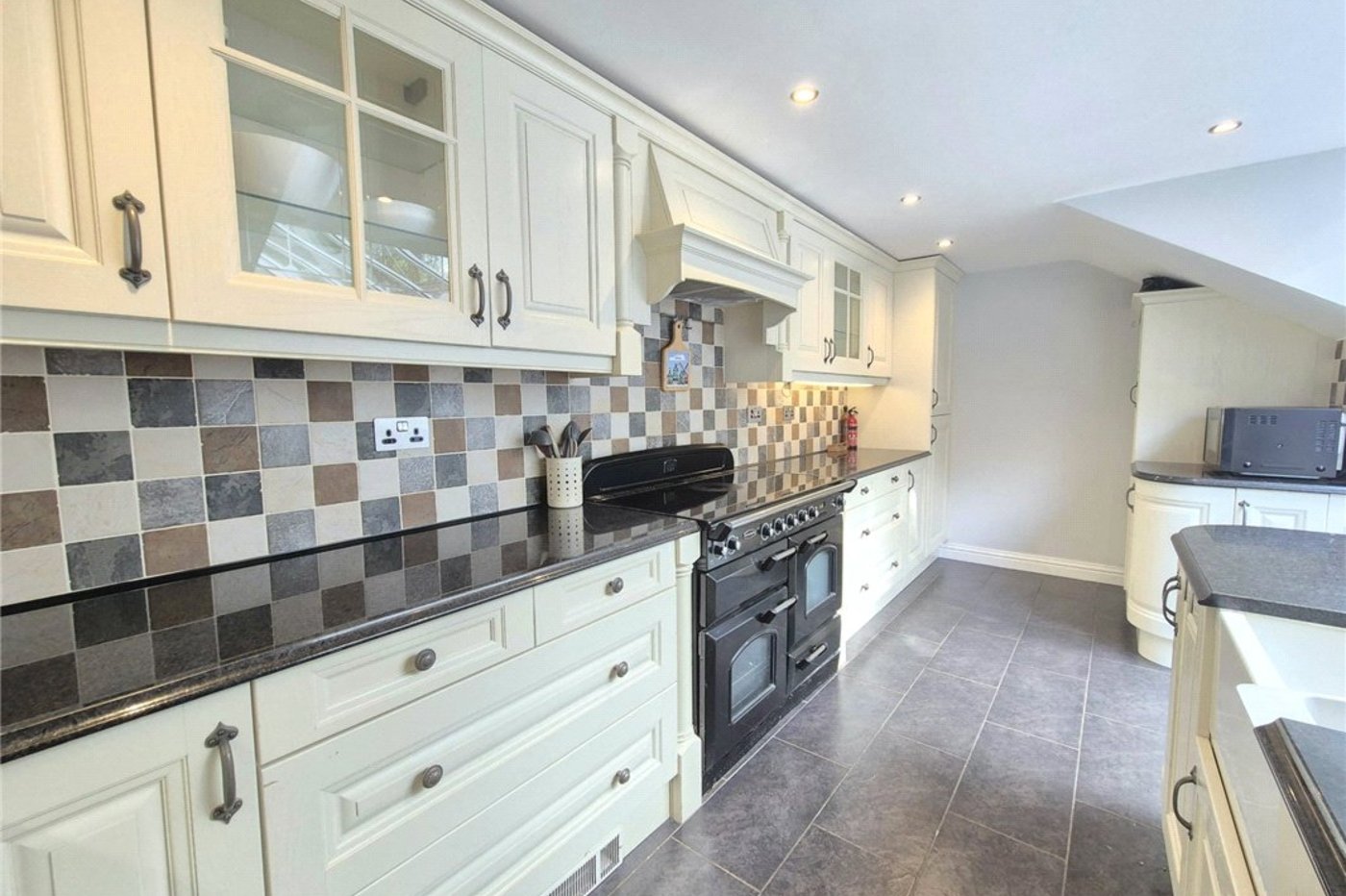 4 bedroom bungalow for sale in Knockholt | Robinson Jackson