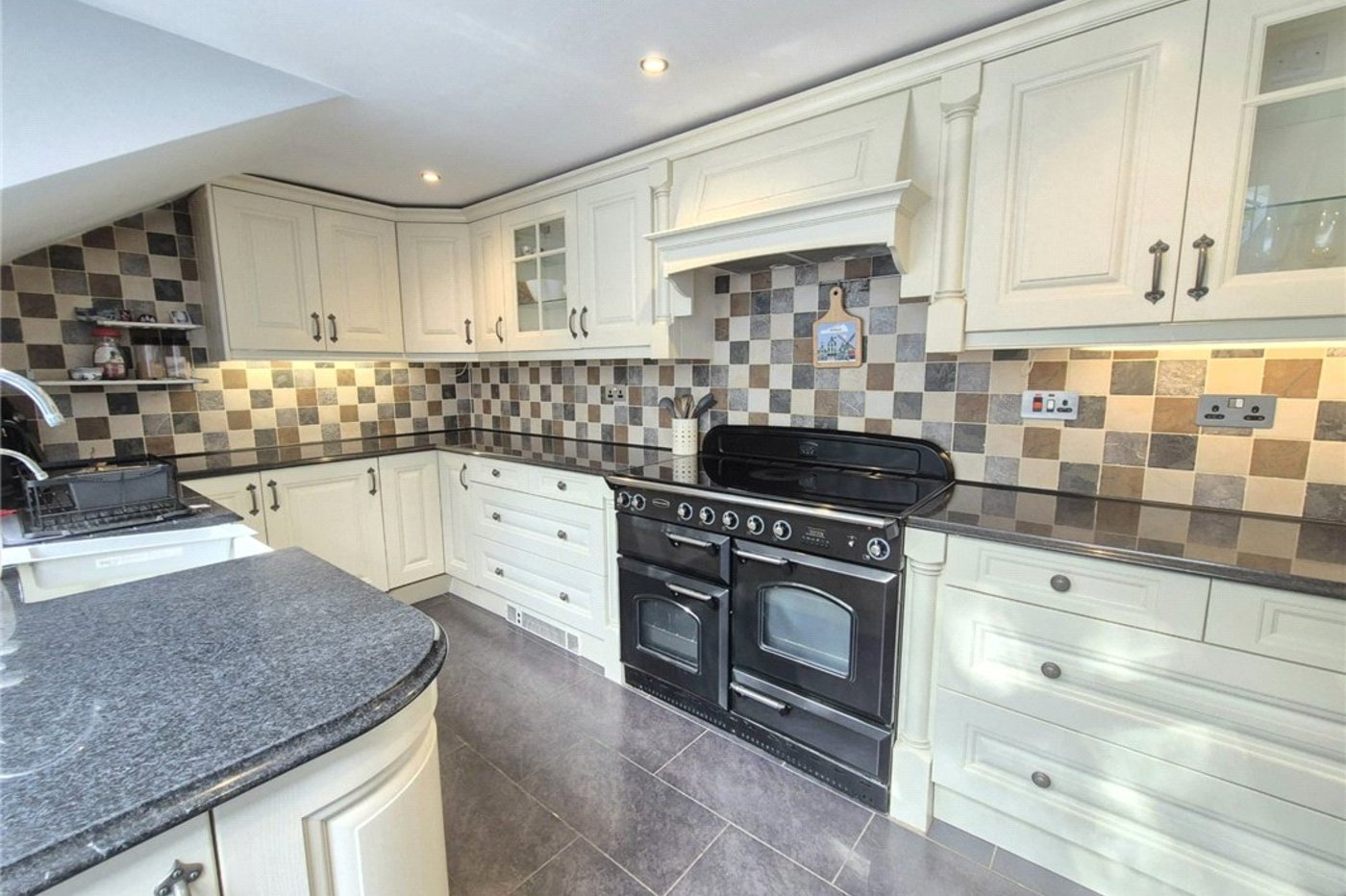 4 bedroom bungalow for sale in Knockholt | Robinson Jackson