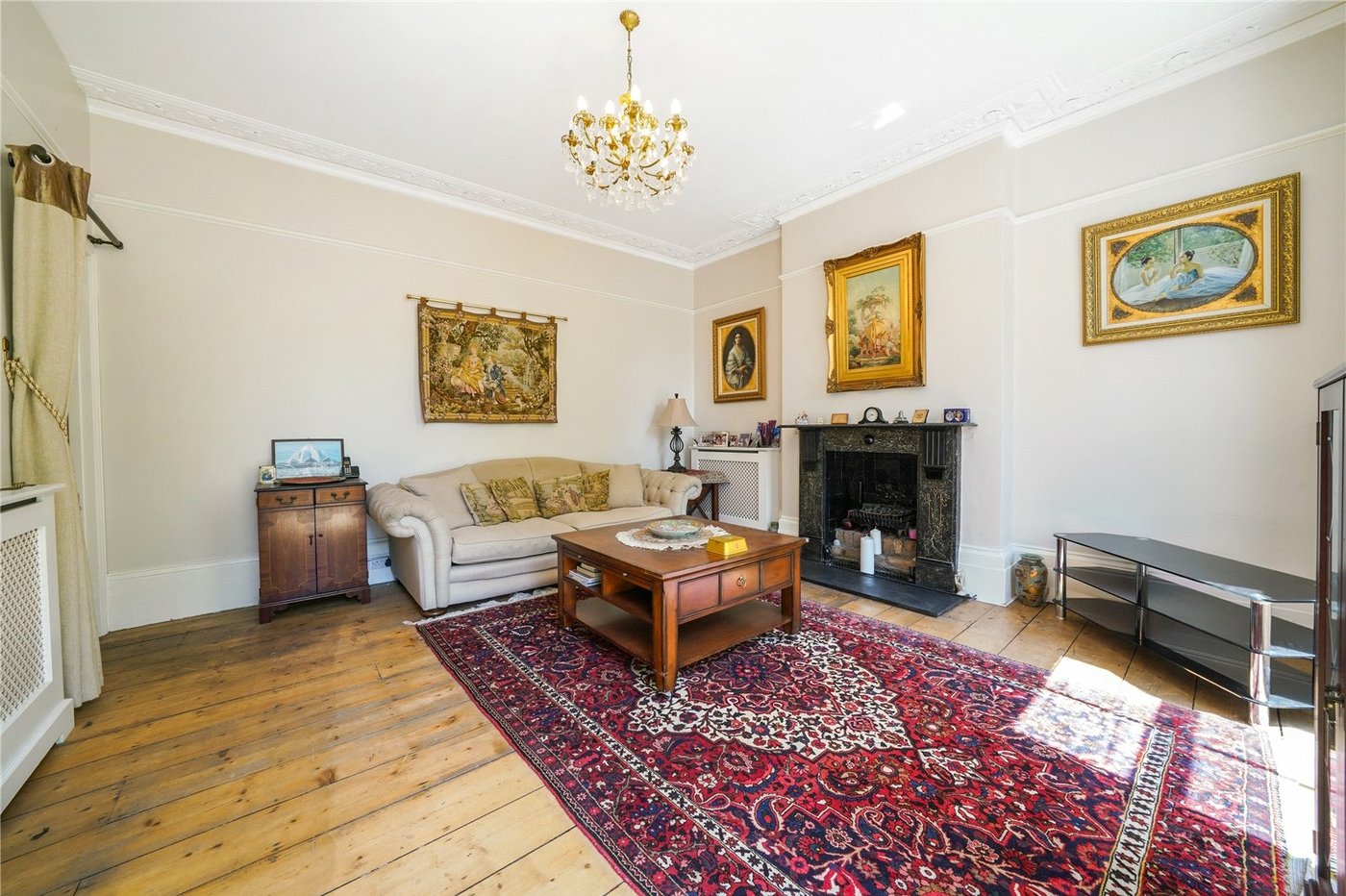 2 bedroom property for sale in London | Robinson Jackson