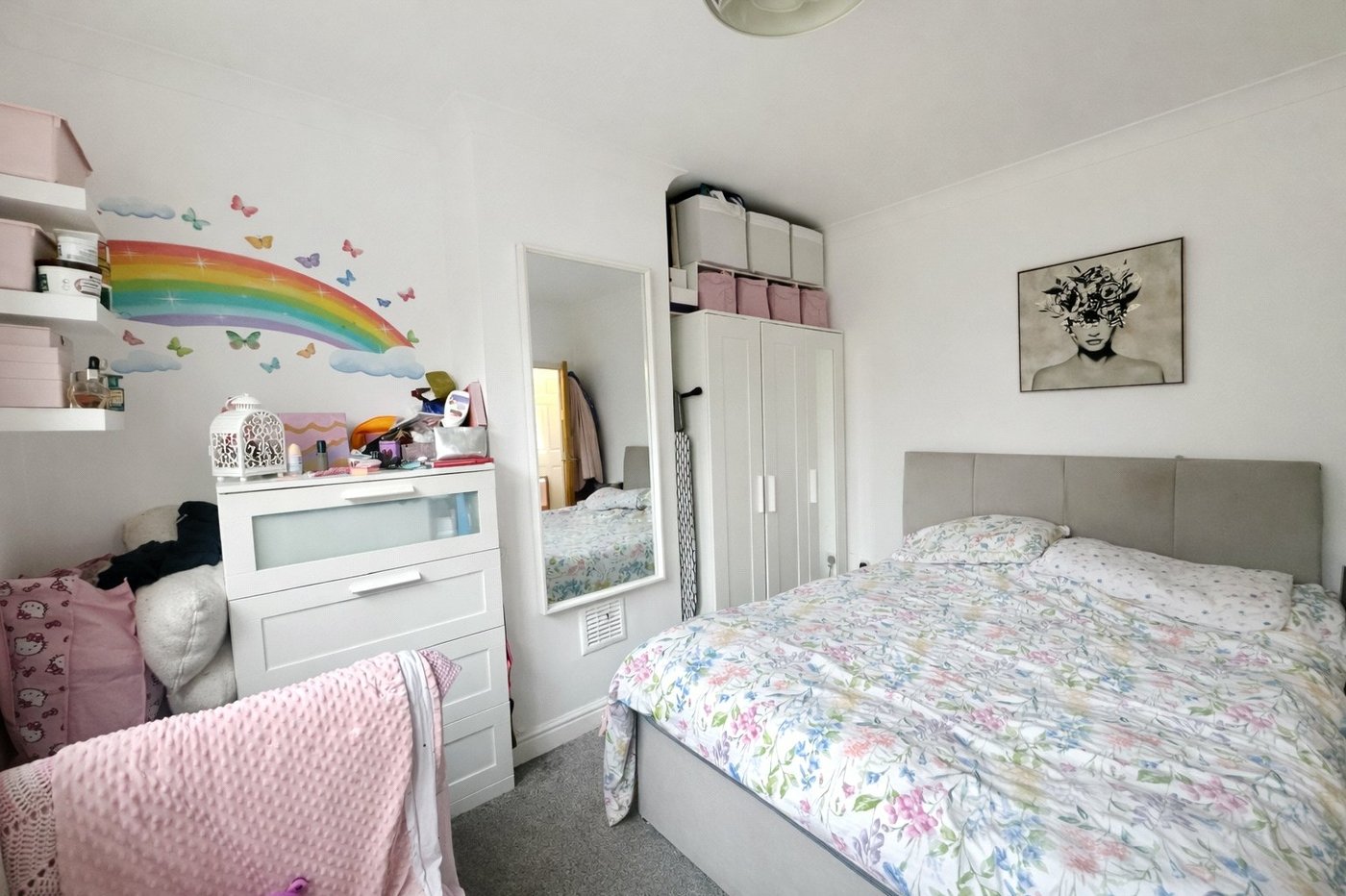 2 bedroom property for sale in London | Robinson Jackson