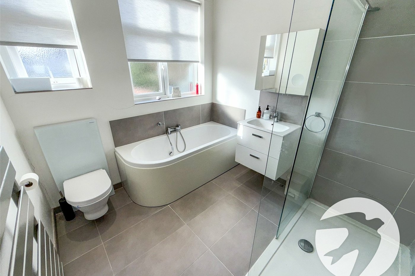 3 bedroom house for sale in London | Robinson Jackson