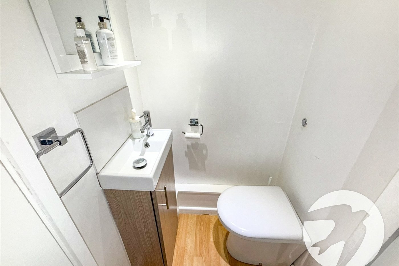 3 bedroom house for sale in London | Robinson Jackson