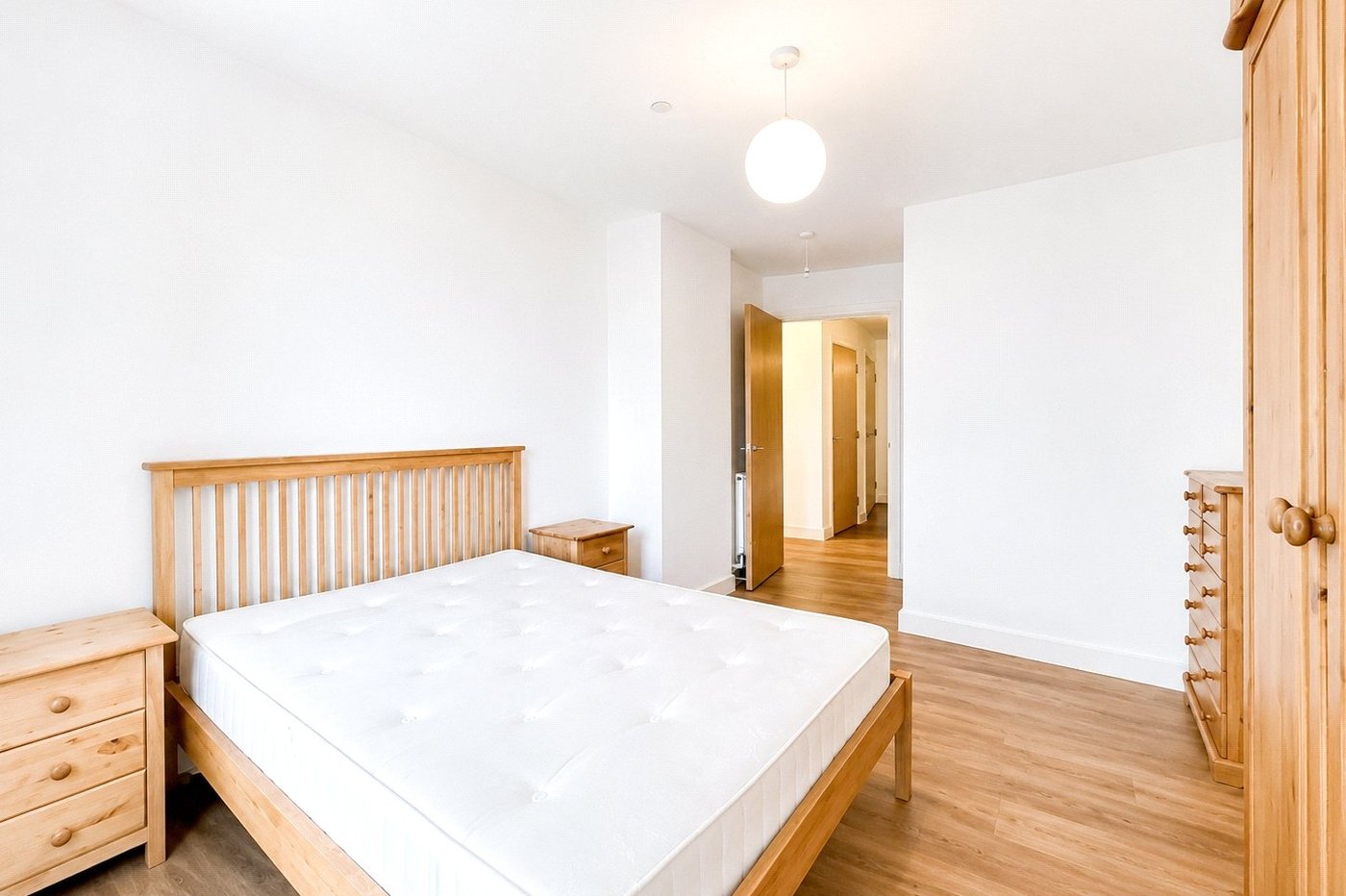 2 bedroom property for sale in 2 Cornmill Lane | Robinson Jackson