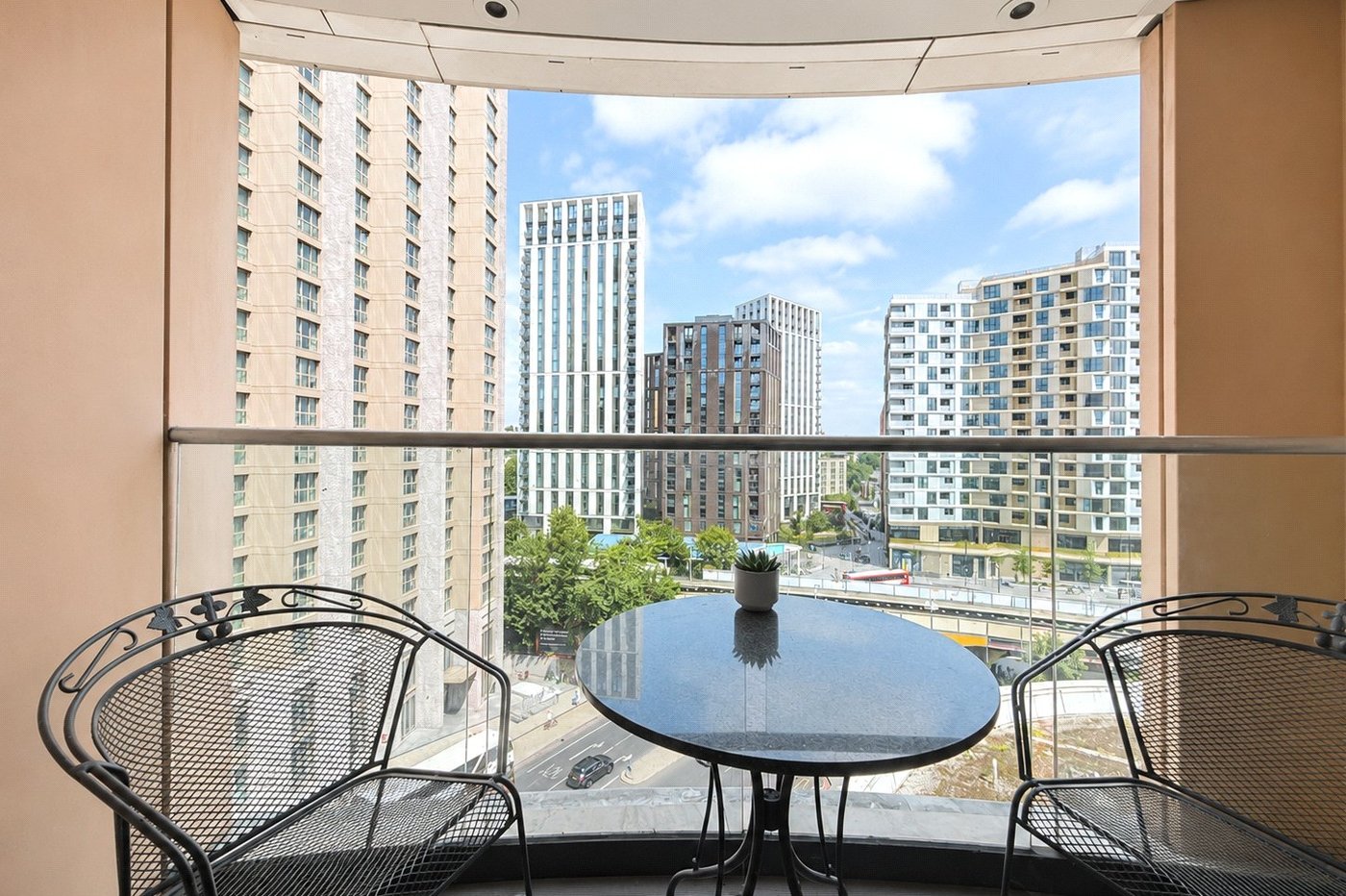 2 bedroom property for sale in 2 Cornmill Lane | Robinson Jackson