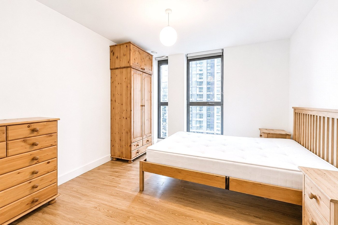 2 bedroom property for sale in 2 Cornmill Lane | Robinson Jackson