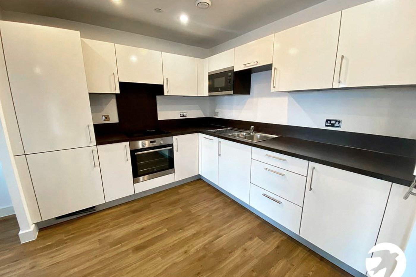 2 bedroom property for sale in 2 Cornmill Lane | Robinson Jackson