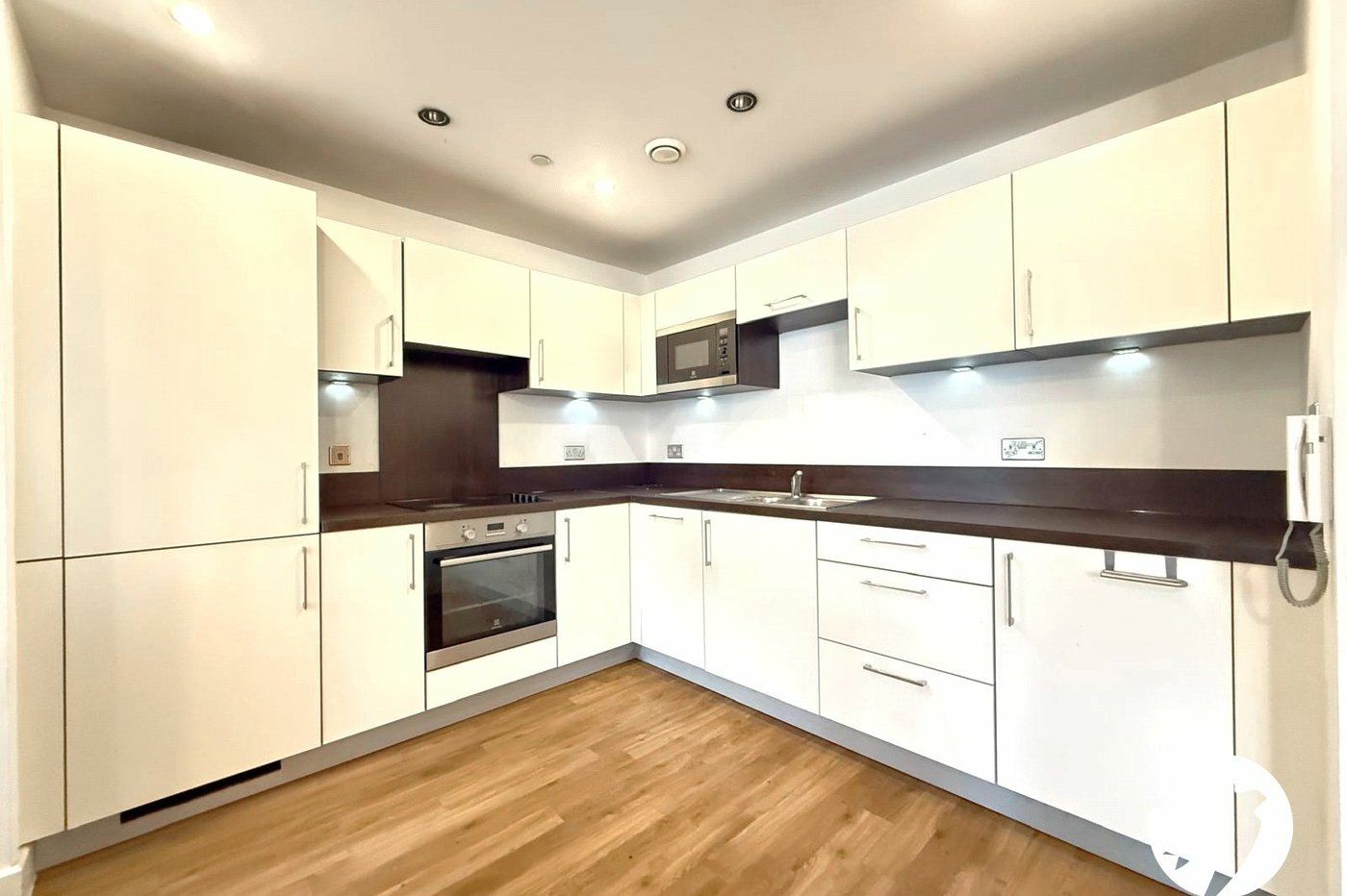 2 bedroom property for sale in 2 Cornmill Lane | Robinson Jackson