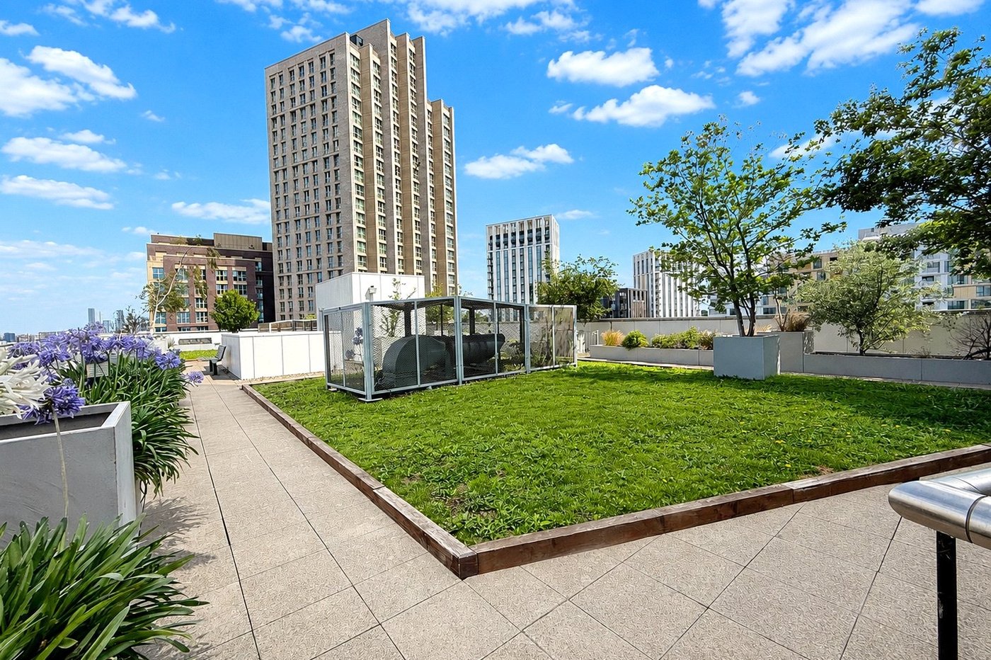 2 bedroom property for sale in 2 Cornmill Lane | Robinson Jackson