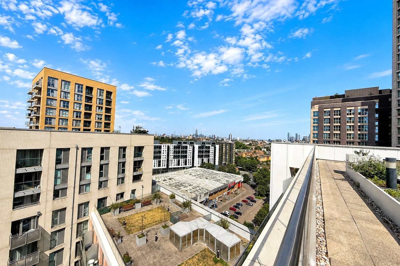 2 bedroom property for sale in 2 Cornmill Lane | Robinson Jackson