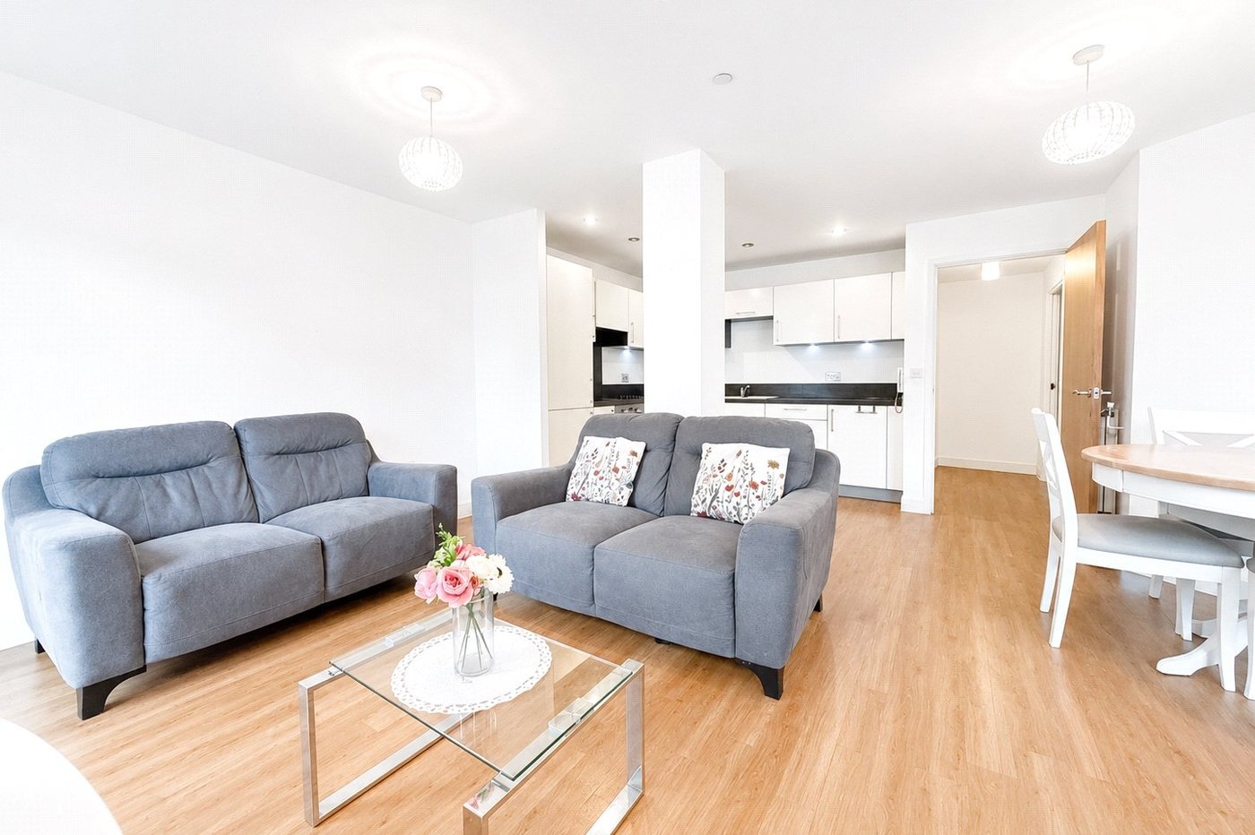 2 bedroom property for sale in 2 Cornmill Lane | Robinson Jackson