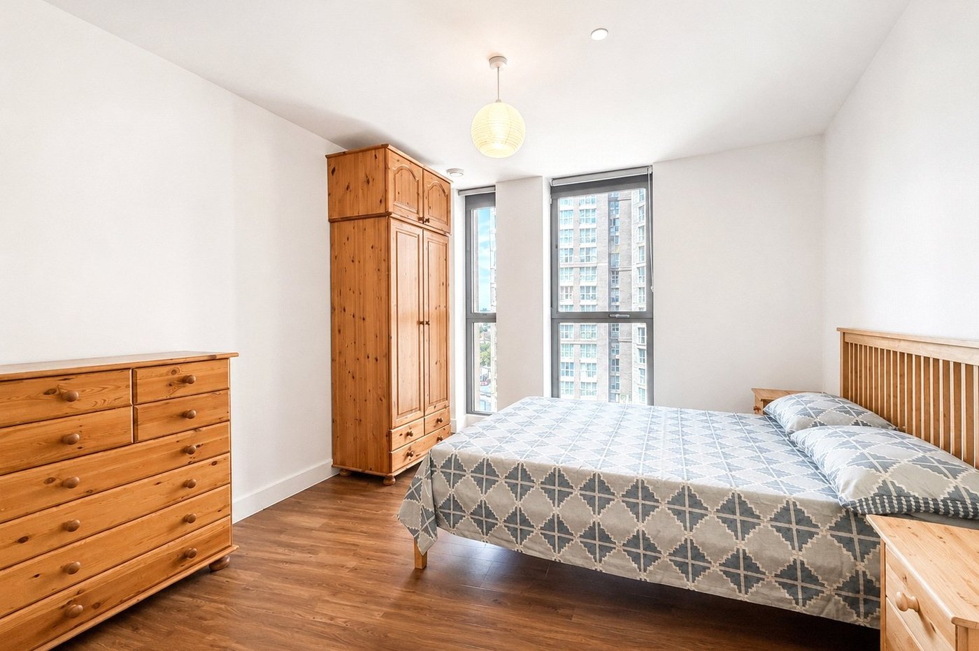 2 bedroom property for sale in 2 Cornmill Lane | Robinson Jackson