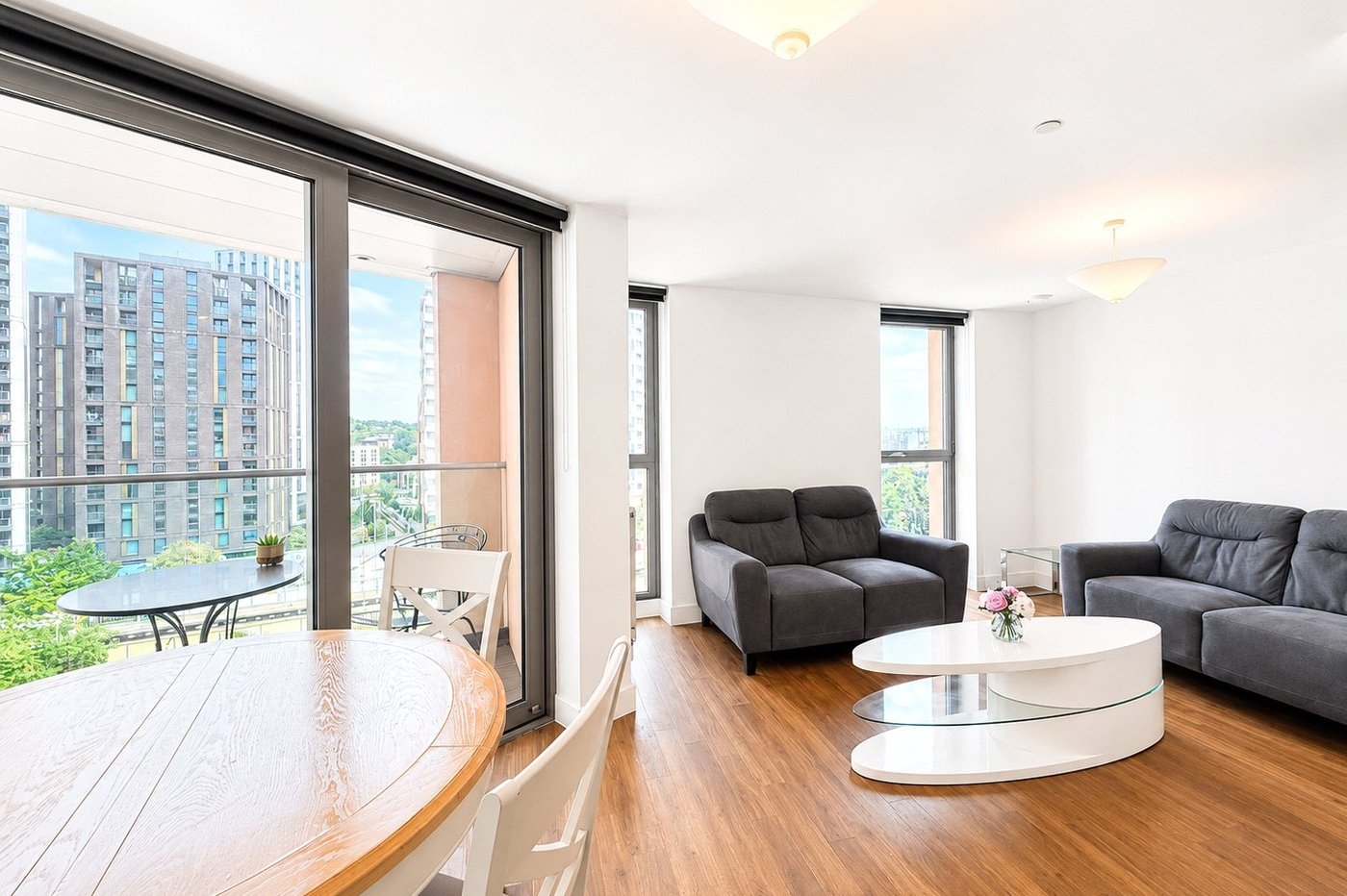 2 bedroom property for sale in 2 Cornmill Lane | Robinson Jackson