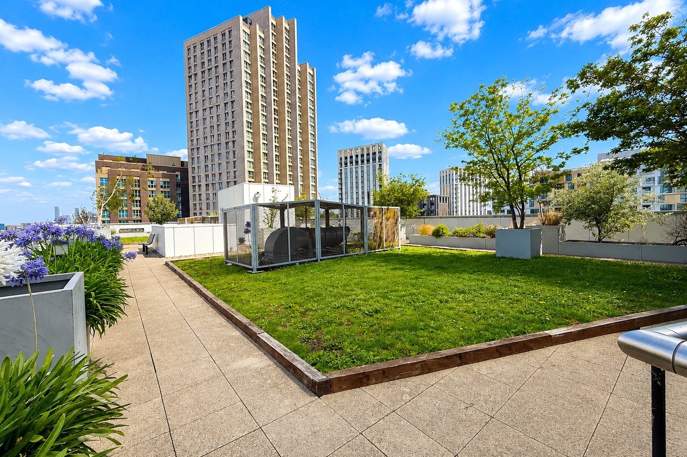 2 bedroom property for sale in 2 Cornmill Lane | Robinson Jackson