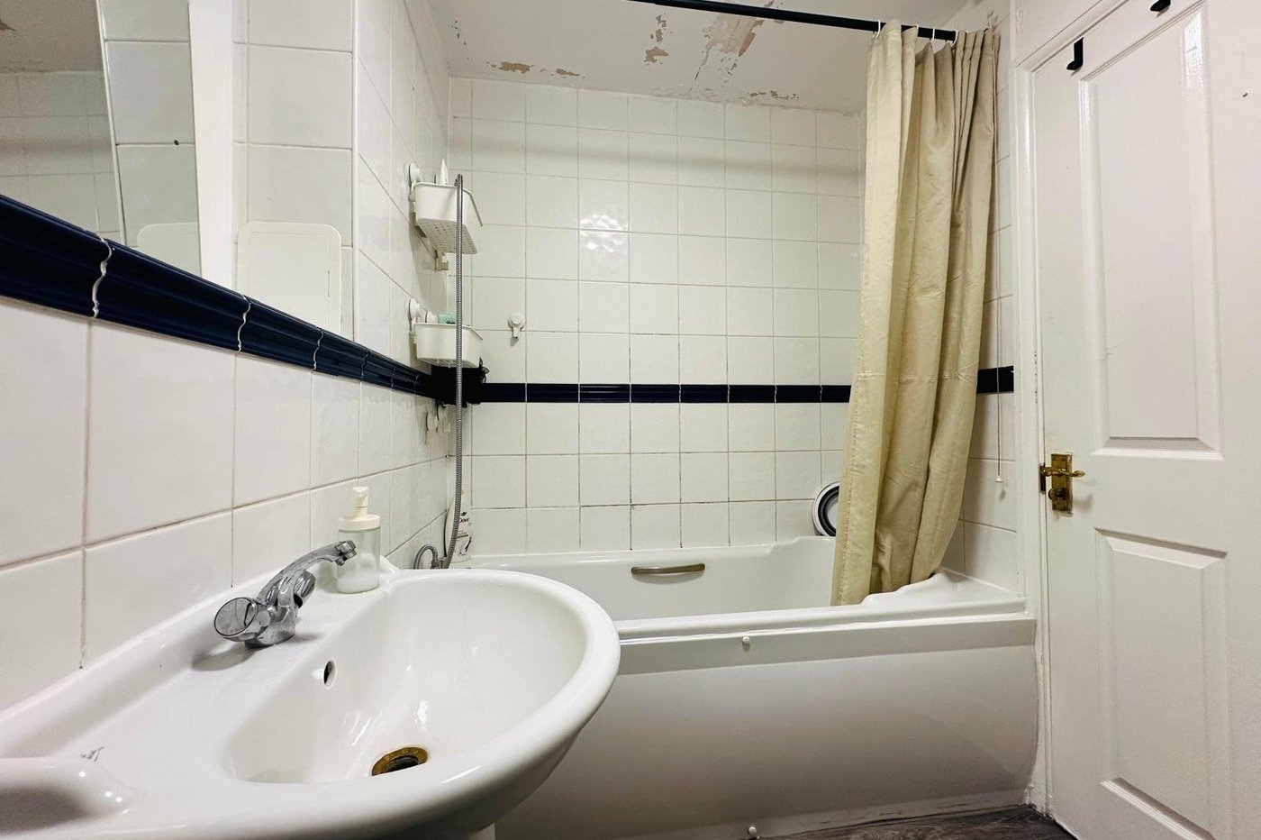 4 bedroom house for sale in London | Robinson Jackson