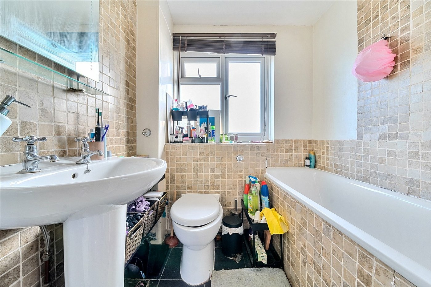 2 bedroom property for sale in London | Robinson Jackson